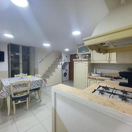 Donna Carme' Apartment Napoli Bagian luar foto