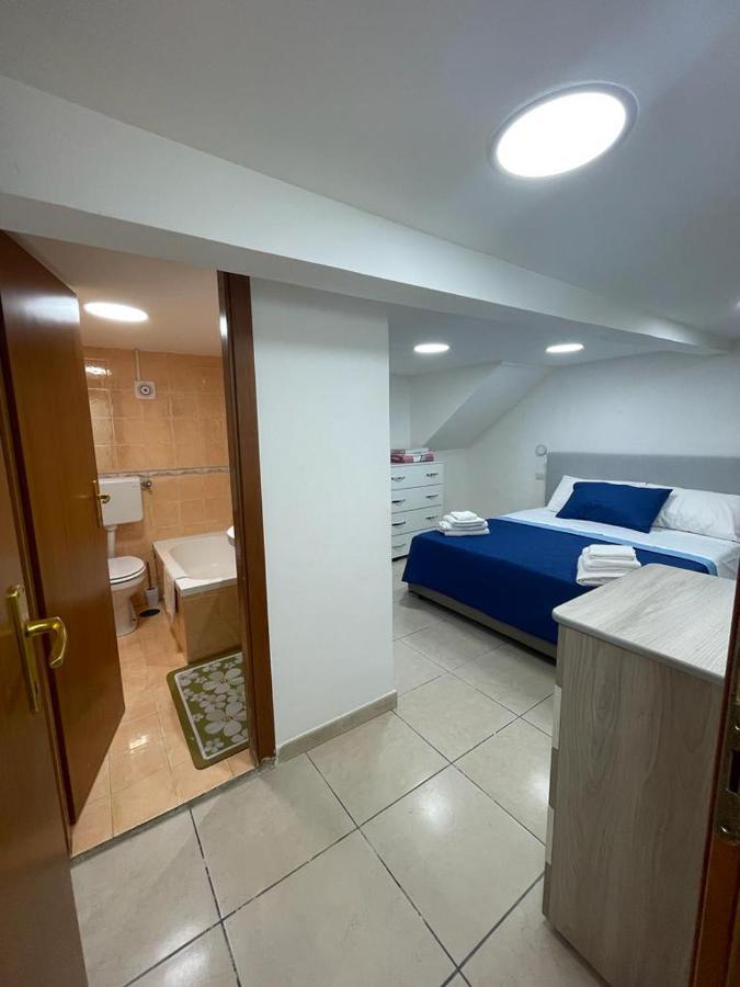 Donna Carme' Apartment Napoli Bagian luar foto
